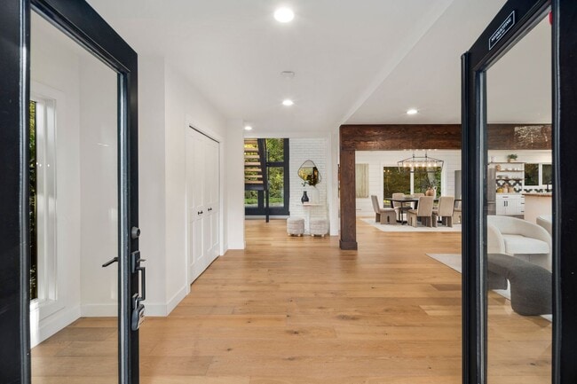 Foto del edificio - Redmond 4BD / 3BA Home with Central A/C on 3 Acres – Available Now