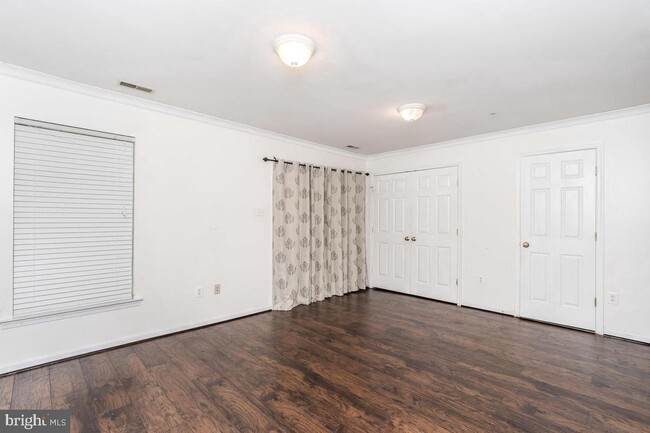 Building Photo - 5735 Goldfinch Ct