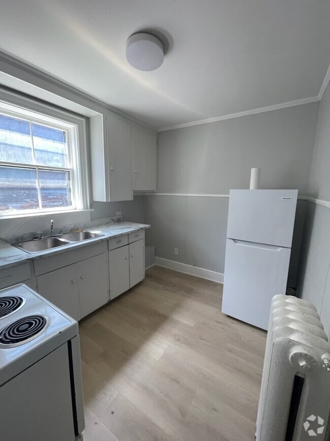 Apartments, Condos and Houses under C2,000 in Saint John, NB 1