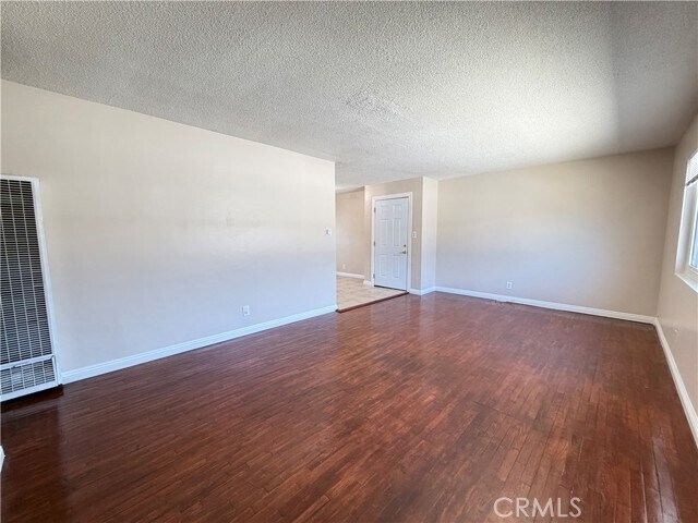 Foto del edificio - 12915 Doty Ave