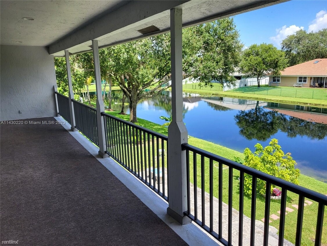 Foto principal - 4 br, 3.5 bath House - 9631 NW 39th St