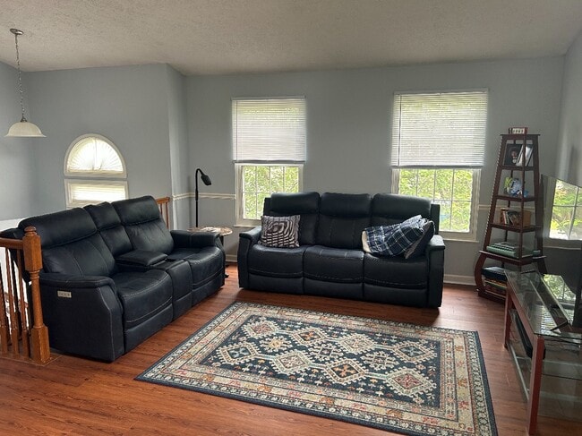 Foto del edificio - 10725 Timothy Dr