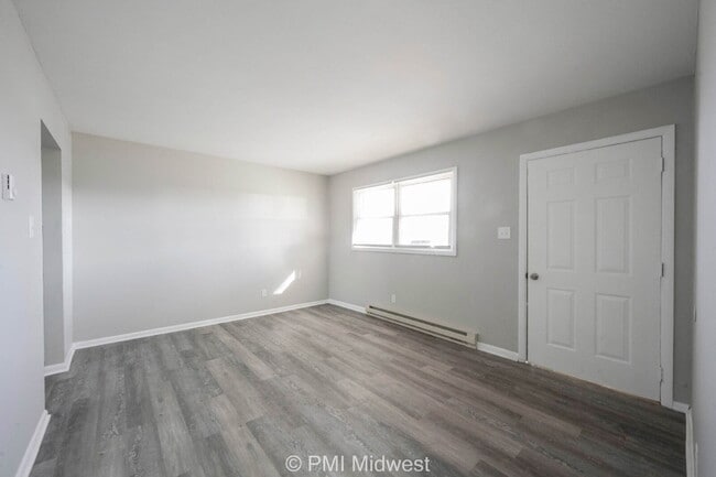 Building Photo - "Charming 2-Bedroom Apartment in Fountaintown – Cozy Living at 570 W U.S. 52!"