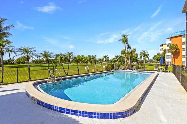 Foto del edificio - 180 Pebble Beach Blvd