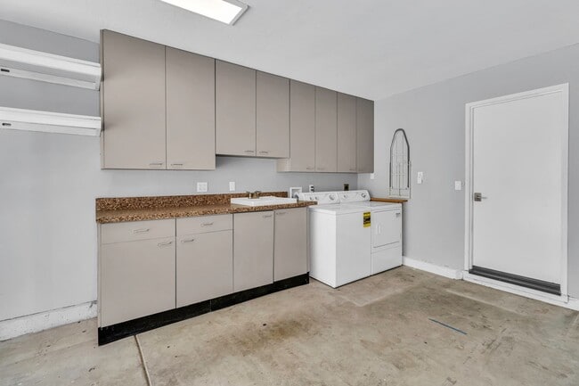 Building Photo - Two Bedroom Townhome