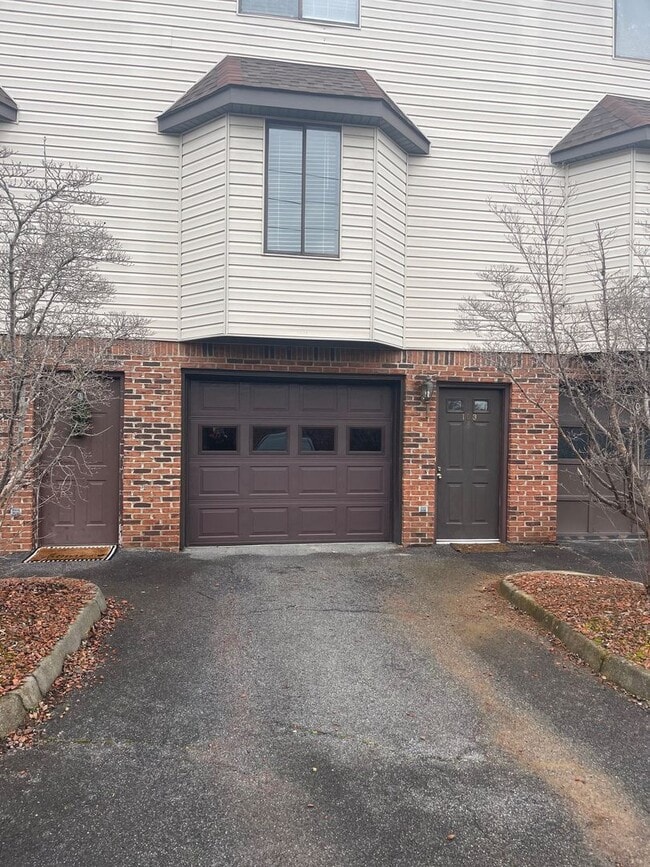 Building Photo - 103 Autumn Creek Ln