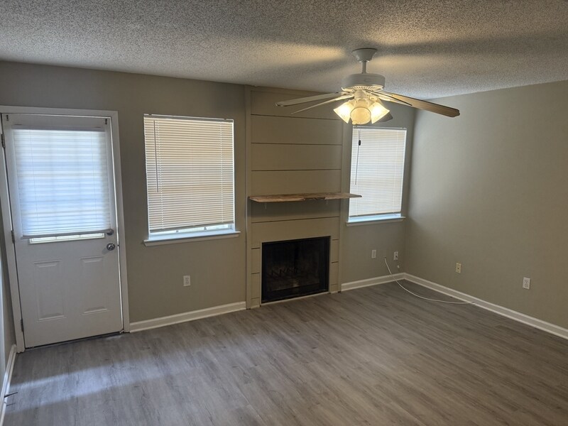 Photo - 820 Meadow Glen Avenue - B