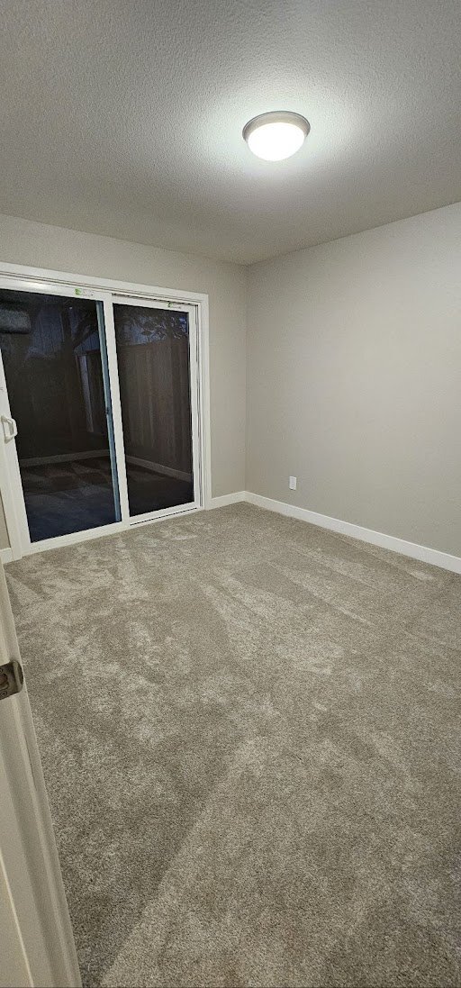 Building Photo - Spacious and clean with private backyard -...