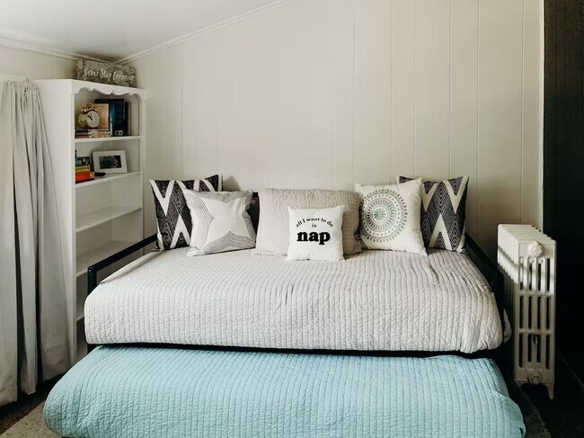 Sala de estar con sofá cama como sofá - 22101 Nowlin St