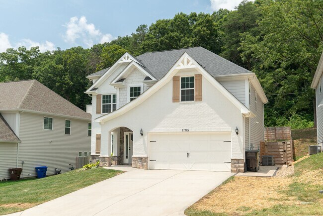 Building Photo - West Knoxville 37932 - 4 bedroom, 2.5 Bath home - Contact Sharon Arnwine (865) 313-7215
