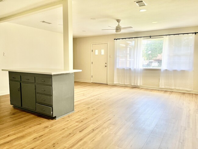 Foto del edificio - 545 Highland Park Dr