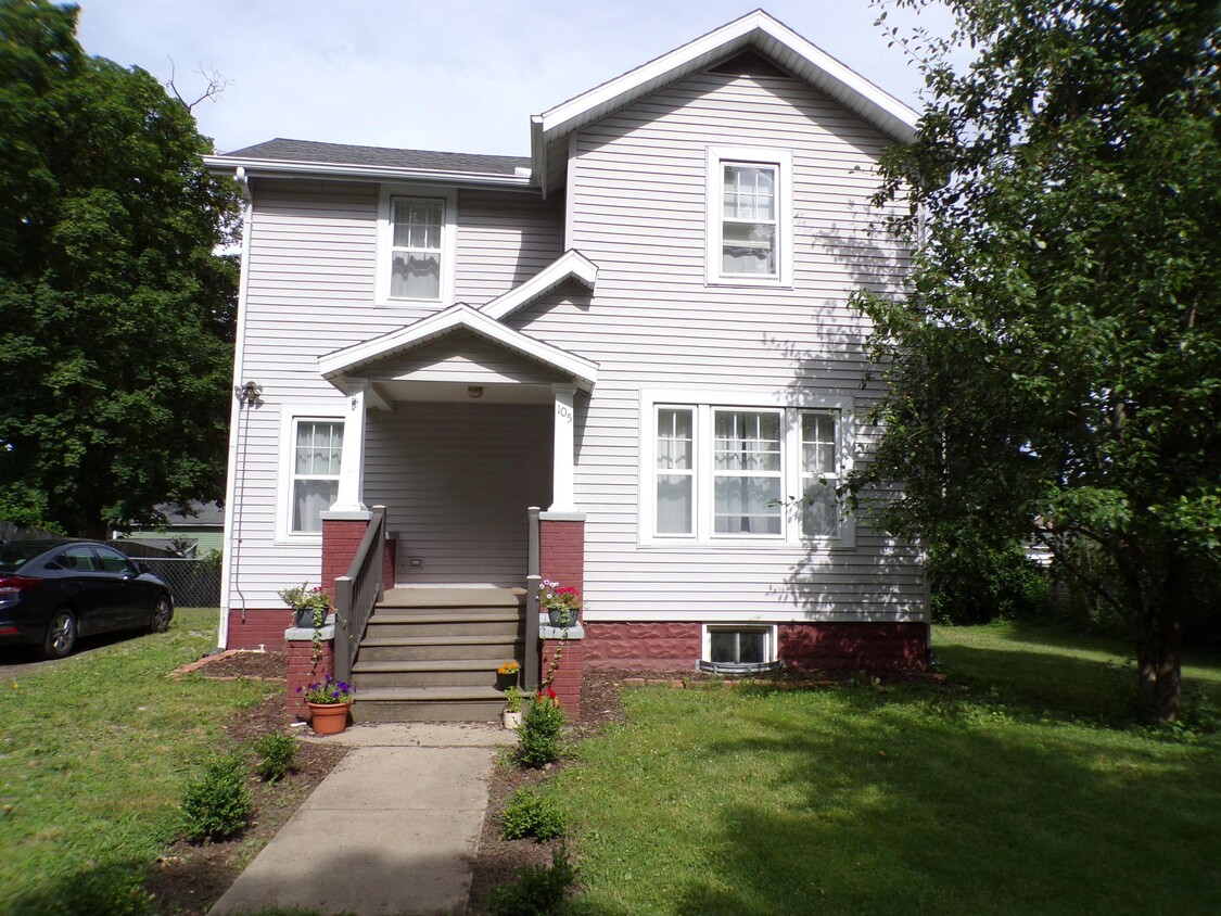 Primary Photo - 105 Budlong St