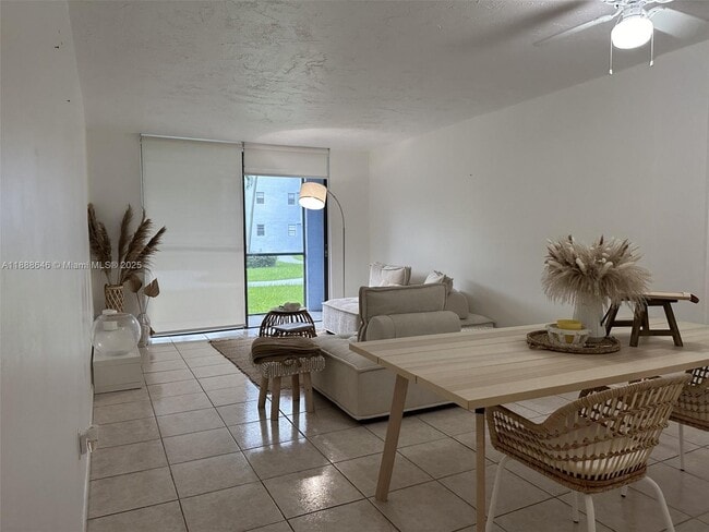 Foto del edificio - 9440 Fontainebleau Blvd