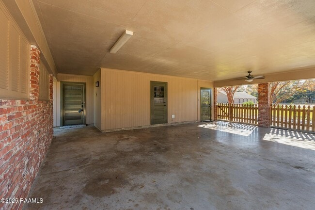 Building Photo - 101 Alonda Dr