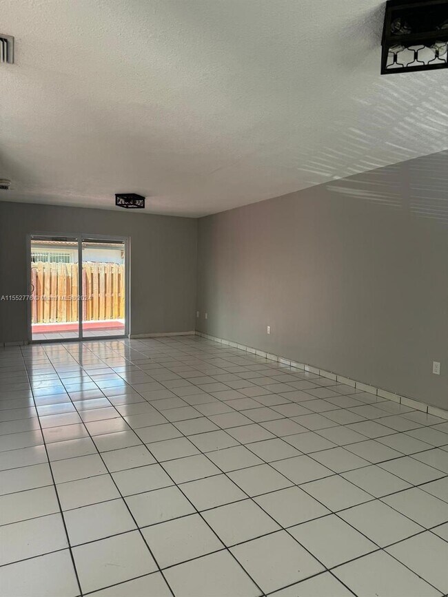 Foto del edificio - 13465 SW 62nd St