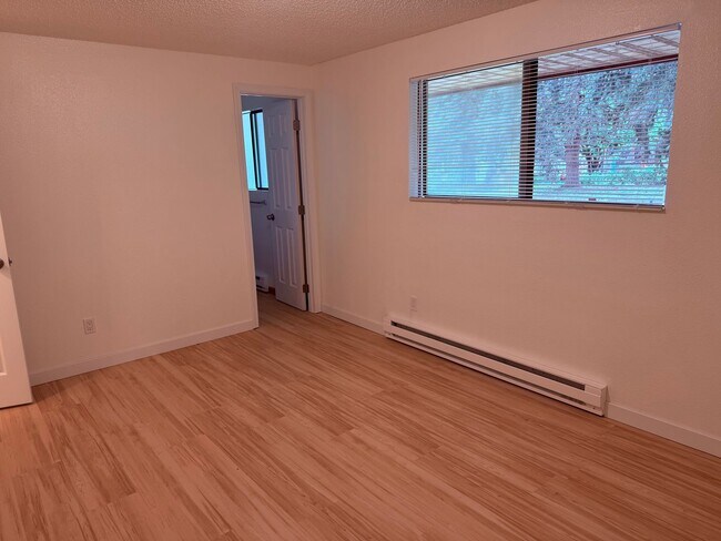 Foto del edificio - 3 bedroom 2 Bath All New and Upgraded Easy Access to Shops & Frwy $2900 a Month.
