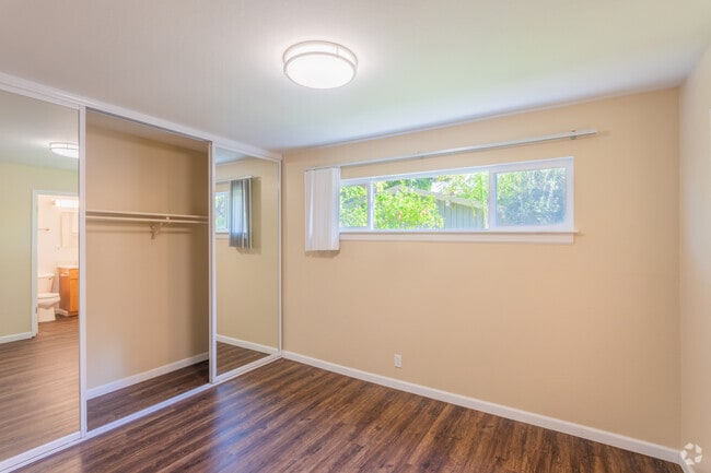 Interior Photo - Morse Gardens