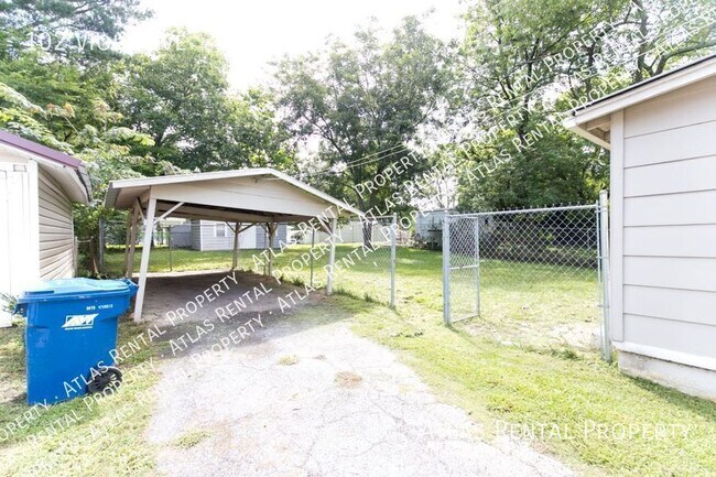 Foto del edificio - 102 Viola Ave