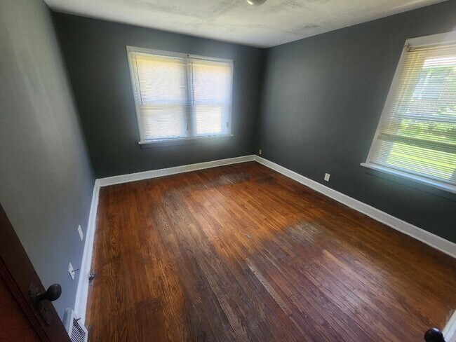 Foto del edificio - 3412 Pine Grove Ave