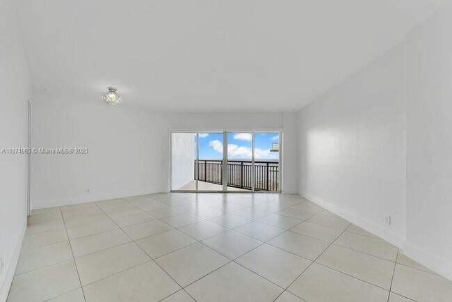 Foto del edificio - 710 N Ocean Blvd