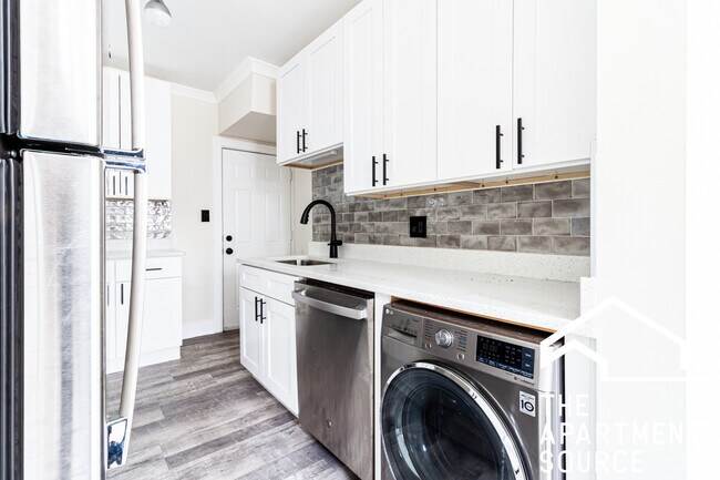 Foto del edificio - 3839 N Greenview Ave