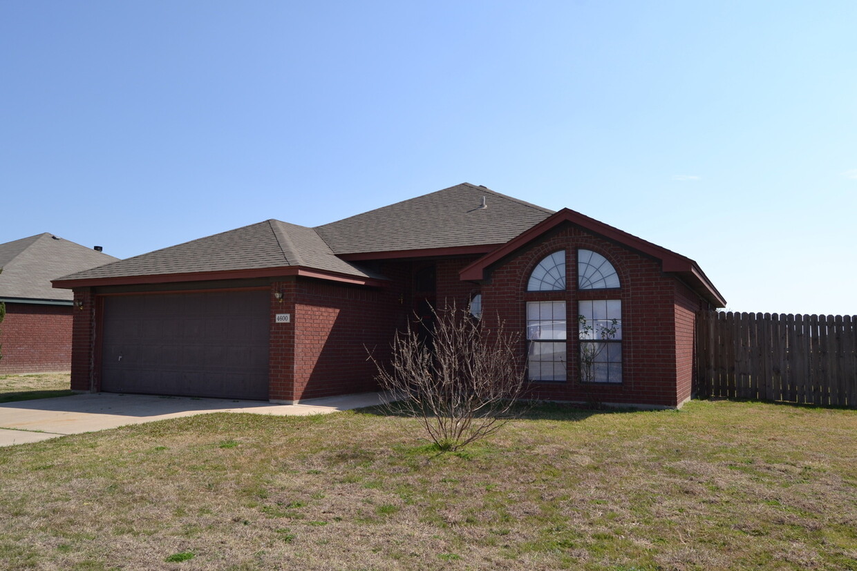 Primary Photo - All brick beauty with fireplace and fenced...