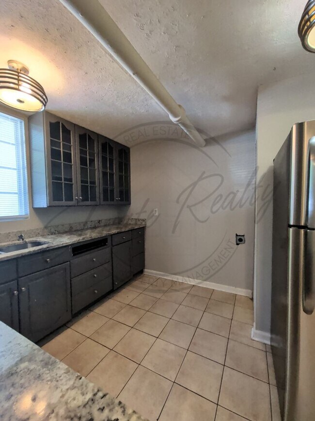 Foto del edificio - Cozy Garden Apartment in Donelson with a Spring Special!