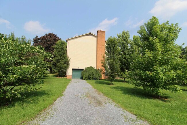 Foto del edificio - 907 Meadowlark Dr