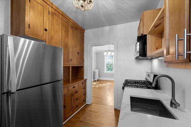 Foto del edificio - Large One Bedroom in Andersonville