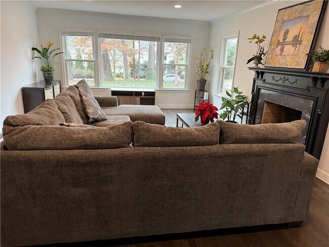 Foto del edificio - 1140 Goodwin Pl NE