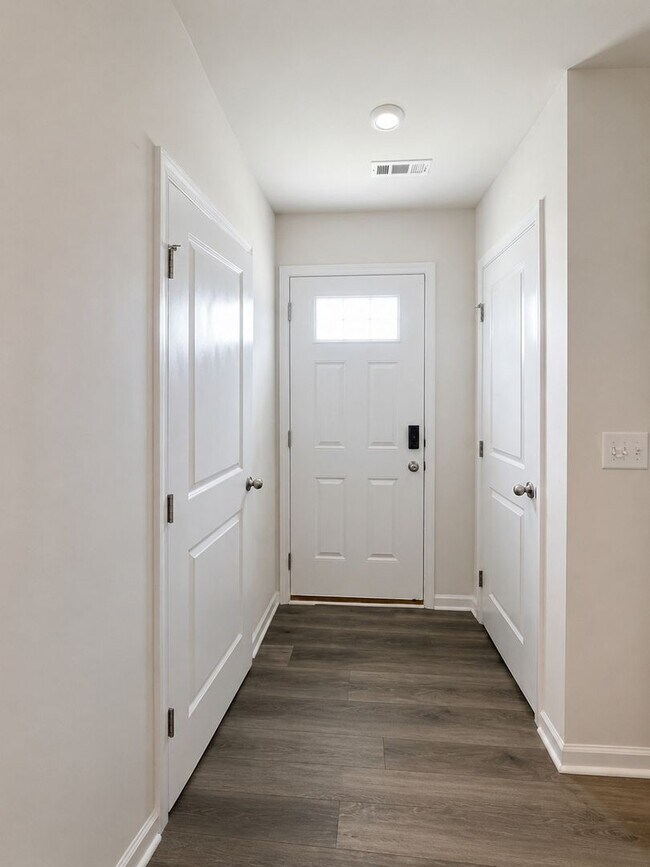 Foto del edificio - 1613 Mountain Ash Ln