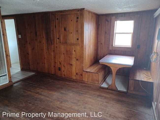 Building Photo - 2 br, 1 bath House - 915 West 14th B