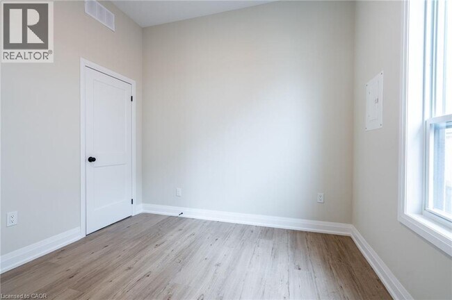 Photo du bâtiment - 728 ELEVENTH Avenue Unit# B