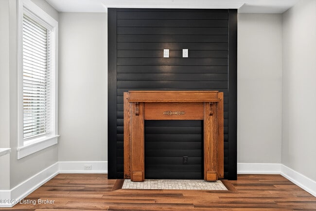 Building Photo - 1529 W Market St