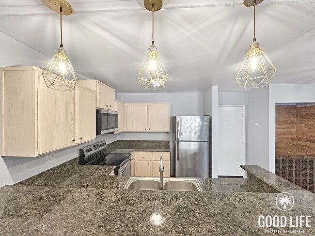 Foto del edificio - Beautiful 1BD/1BA W/ Reserved Parking and Community Pool in Mission Valley!