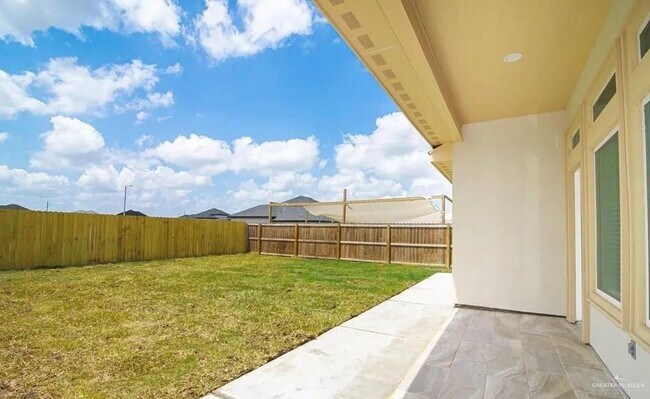 Building Photo - 20 Barbwire Ln