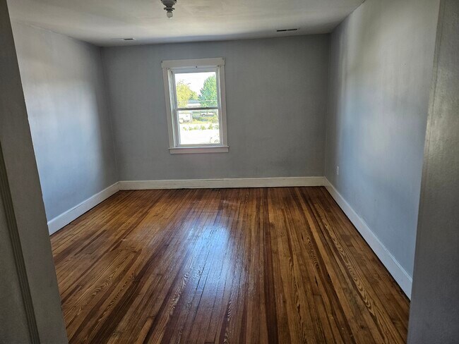 1st bedroom - 113 E Baltimore St