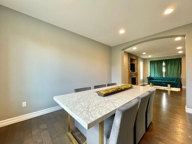 Building Photo - Stunning & Elegant Home Available for Rent!