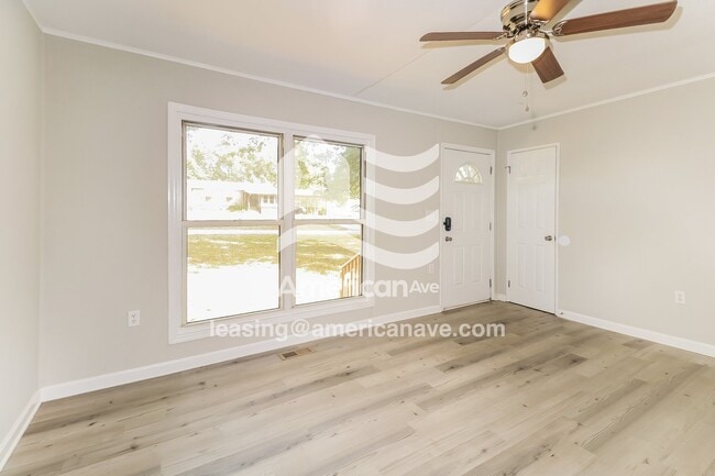 Building Photo - 111 Camellia Cir