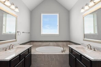 Building Photo - 702 N Shepherd Dr