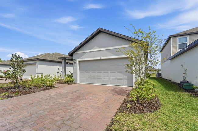 Photo - 205 Links Ter Blvd House