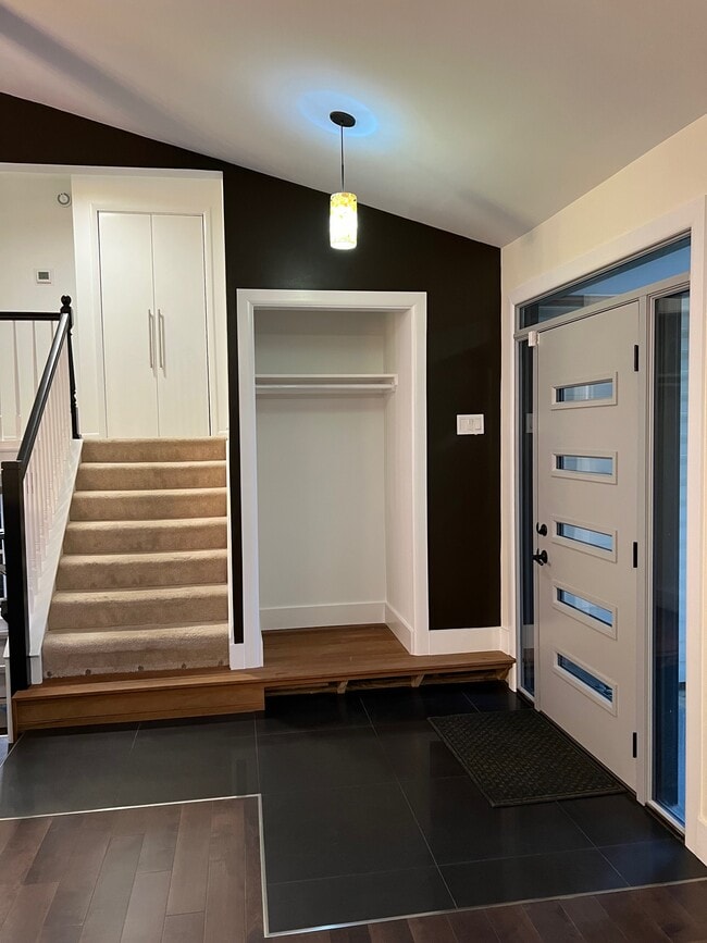 Building Photo - 220 Sugarland Run Dr