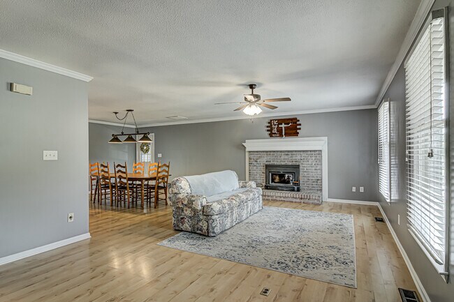 Foto del edificio - 1588 Providence Church Rd