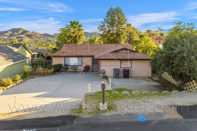 Building Photo - Gem Home In Canyon Lake With 2 Bed / 1 Bath!