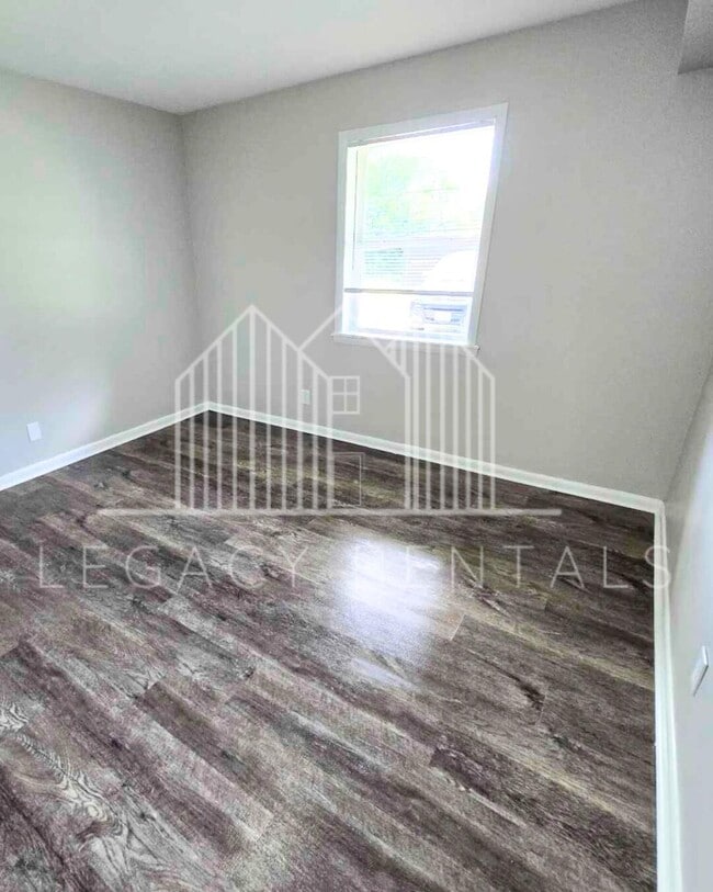 Building Photo - 107 Robbins Dr