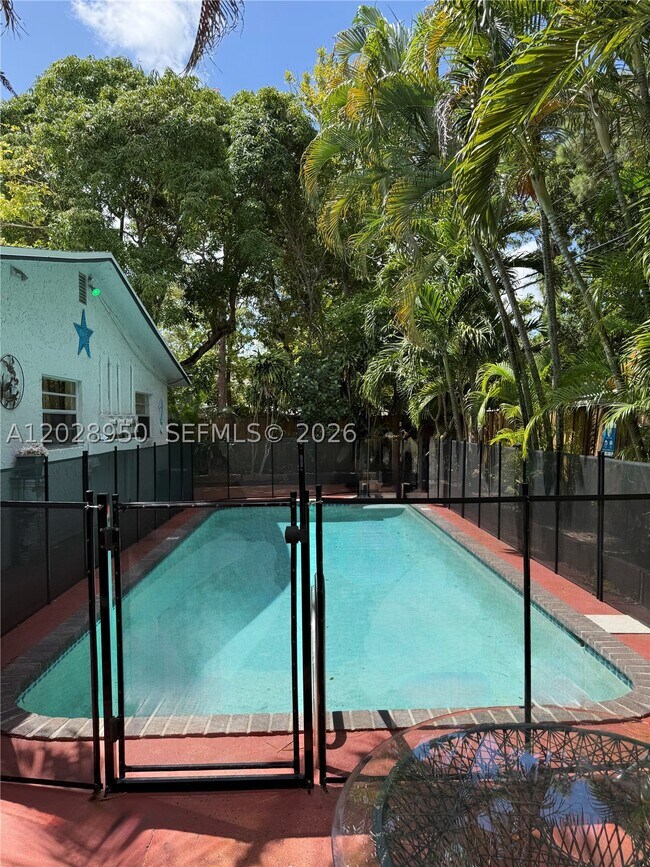 Foto del edificio - 717 SW 13th Ave