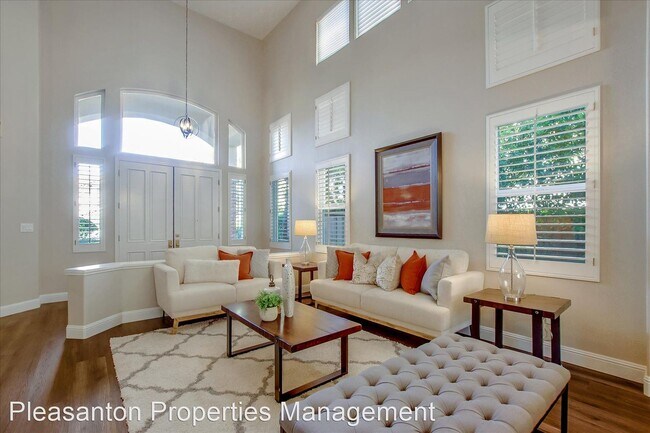 Foto del edificio - 5 br, 4.5 bath House - 10791 Inspiration Cir.