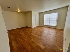 Building Photo - 305 Craddock Ave