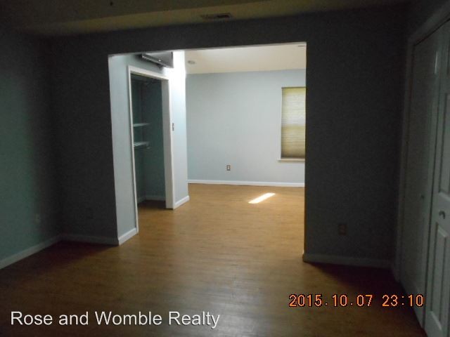 Foto del edificio - 3 br, 2 bath House - 110 Brockwell Ave.