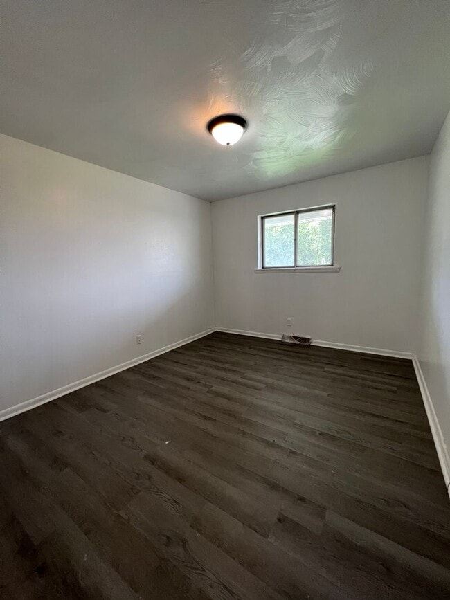 Building Photo - Super cute 1 bedroom home available now!
